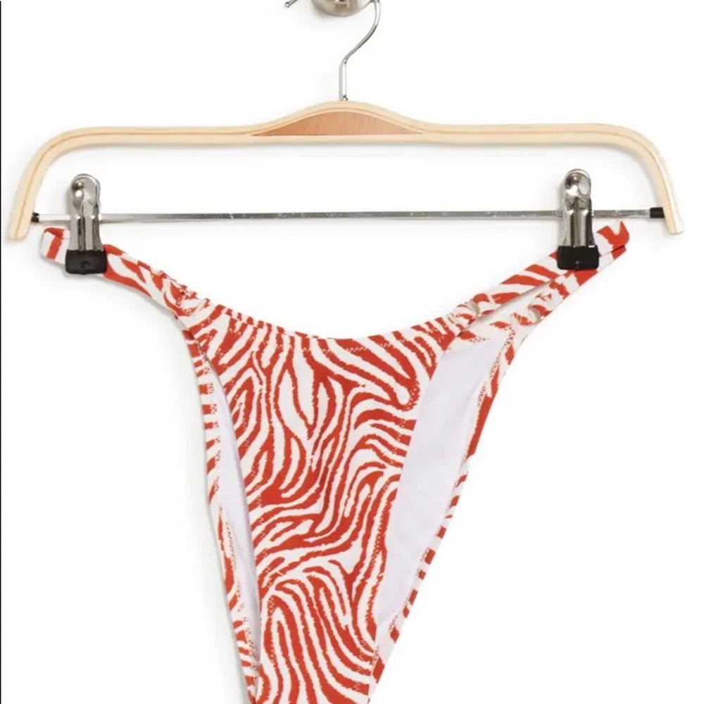 Kendall and Kylie bikini